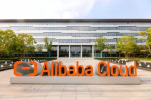 Alibaba: Novo Chip de IA Impulsiona Ações e Nuvem