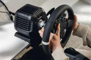 Logitech G RS50: Volante Direct Drive de 8 Nm Chega ao Brasil por R$ 5.999