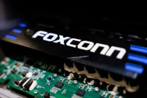 OpenAI e Foxconn se unem para fabricar Hardware de IA nos EUA